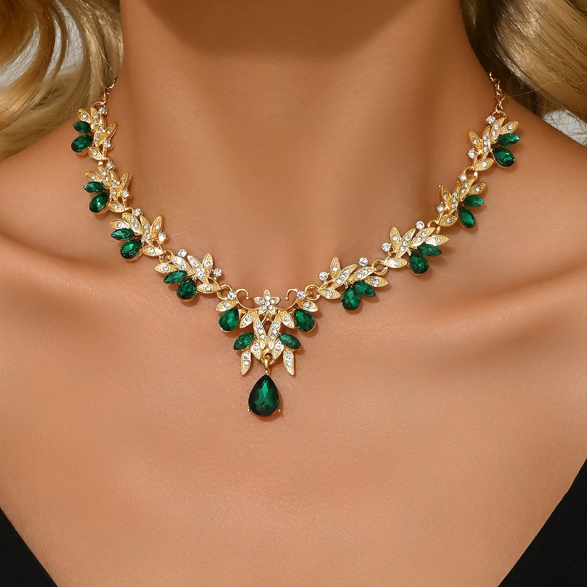 Viola Necklace