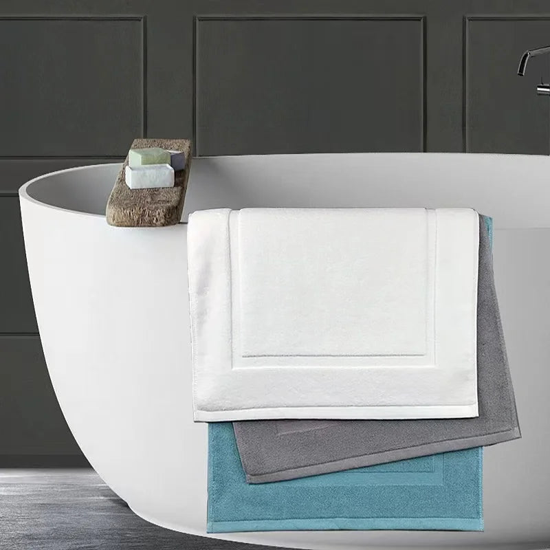 Albergo white bath mat by the bathtub