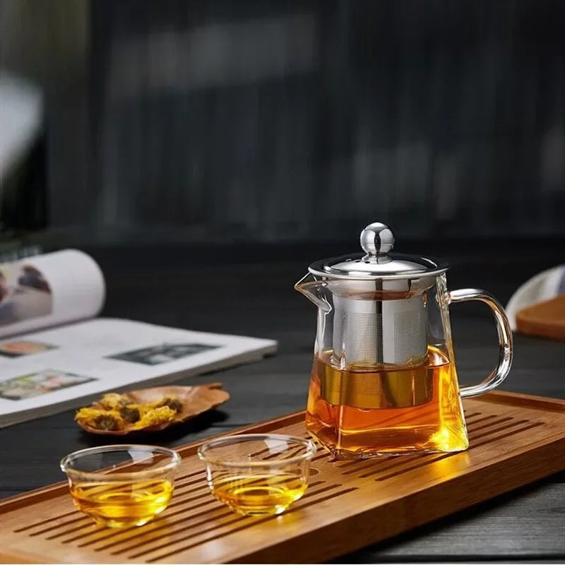 Camomilla teapot on a tray