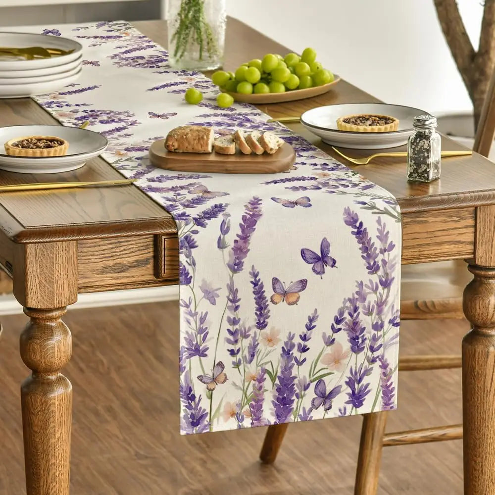 Campo runner on a dining table