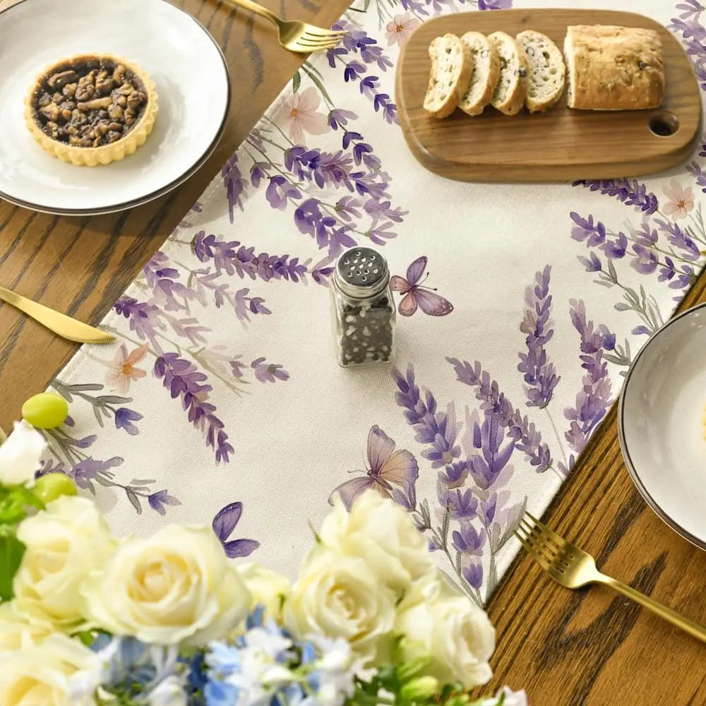 Campo runner with bread and flowers