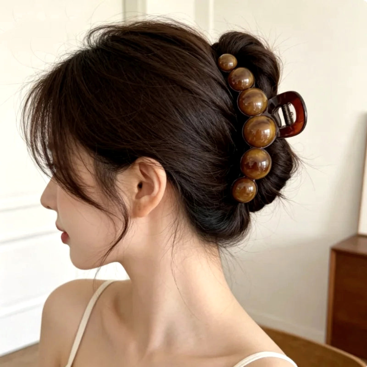 Chiara Tortoiseshell Claw Clip worn detail