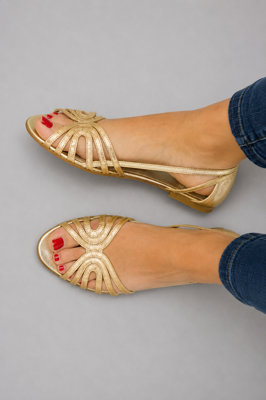 Eleonora Lightweight Golden Sandals for Summer