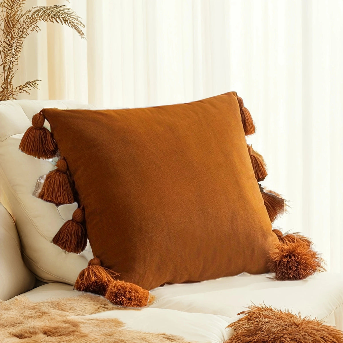 Frangia brown tassel cushion