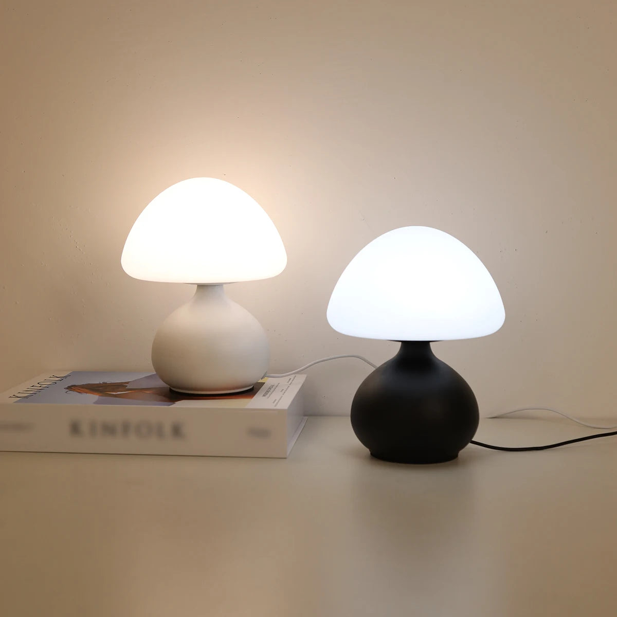 Funghetto lamps in white and black