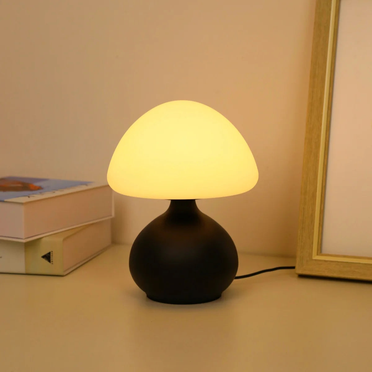 Funghetto mushroom lamp with a black base