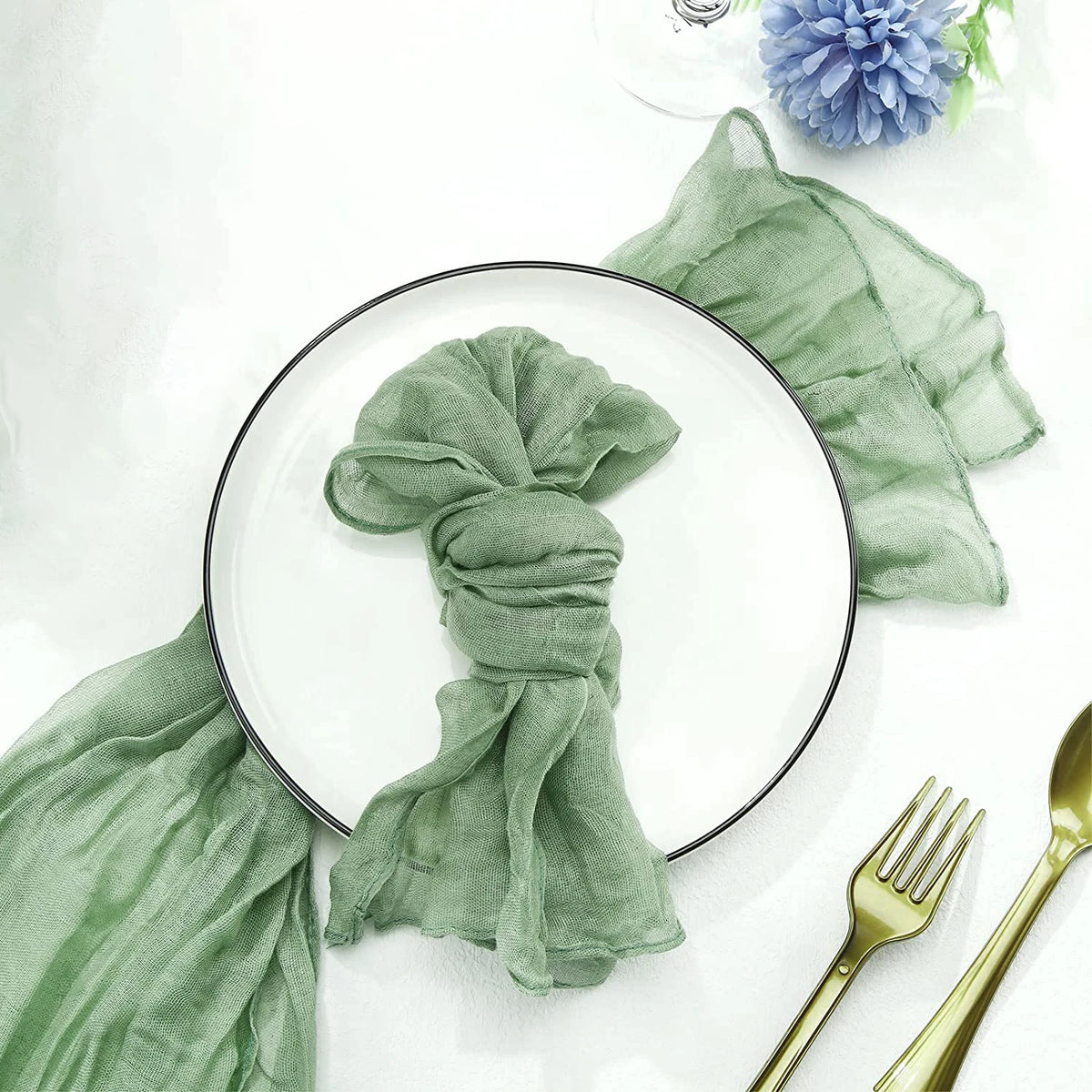Garza sage gauze with a plate