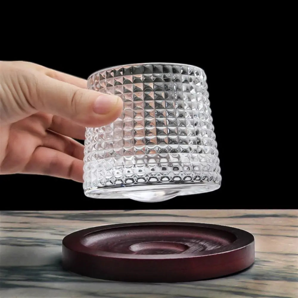 Giro glass spinning in hand