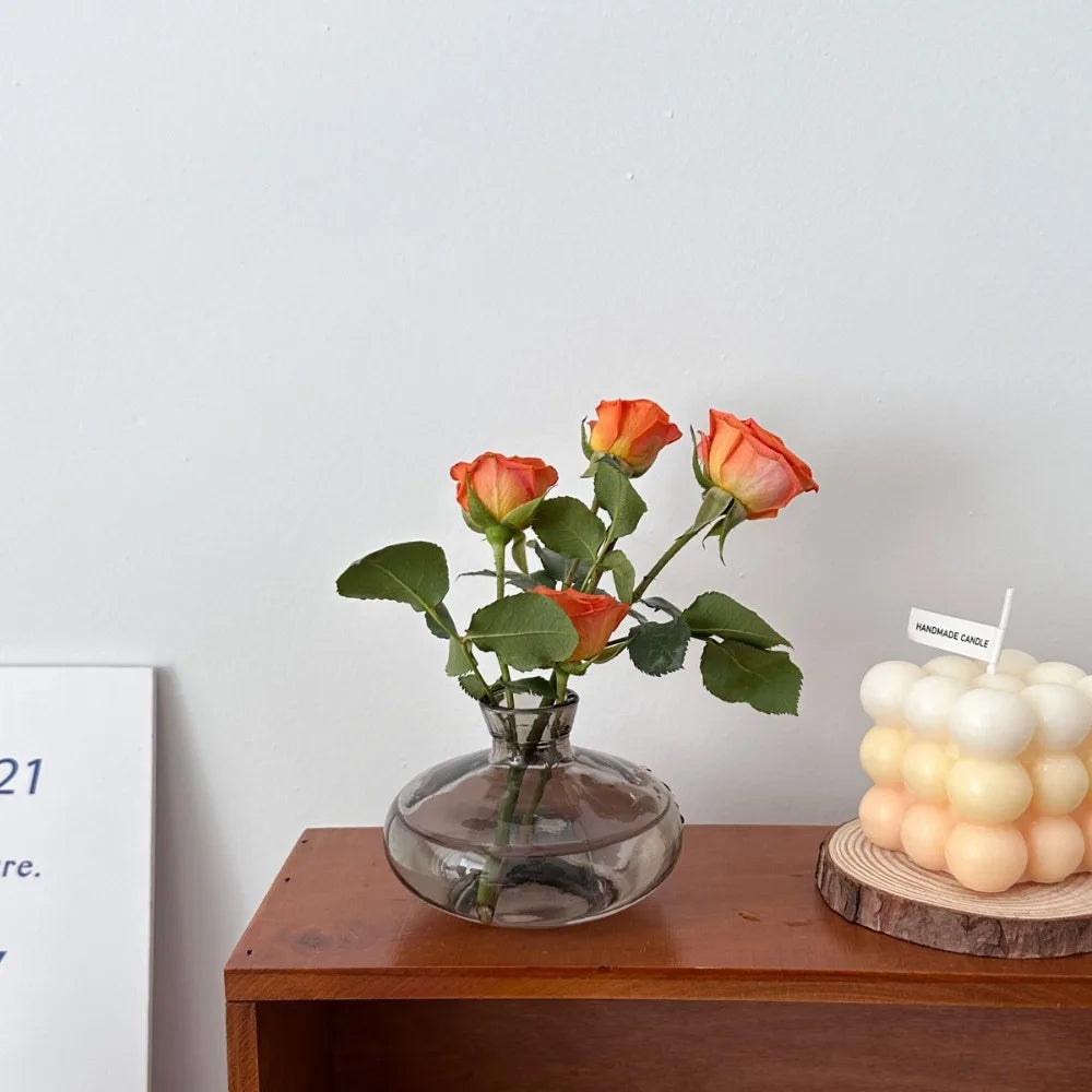 Goccia vase with orange roses