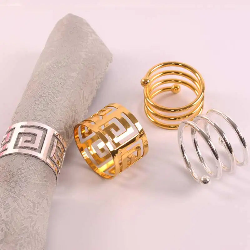 Greca napkin rings in gold and silver