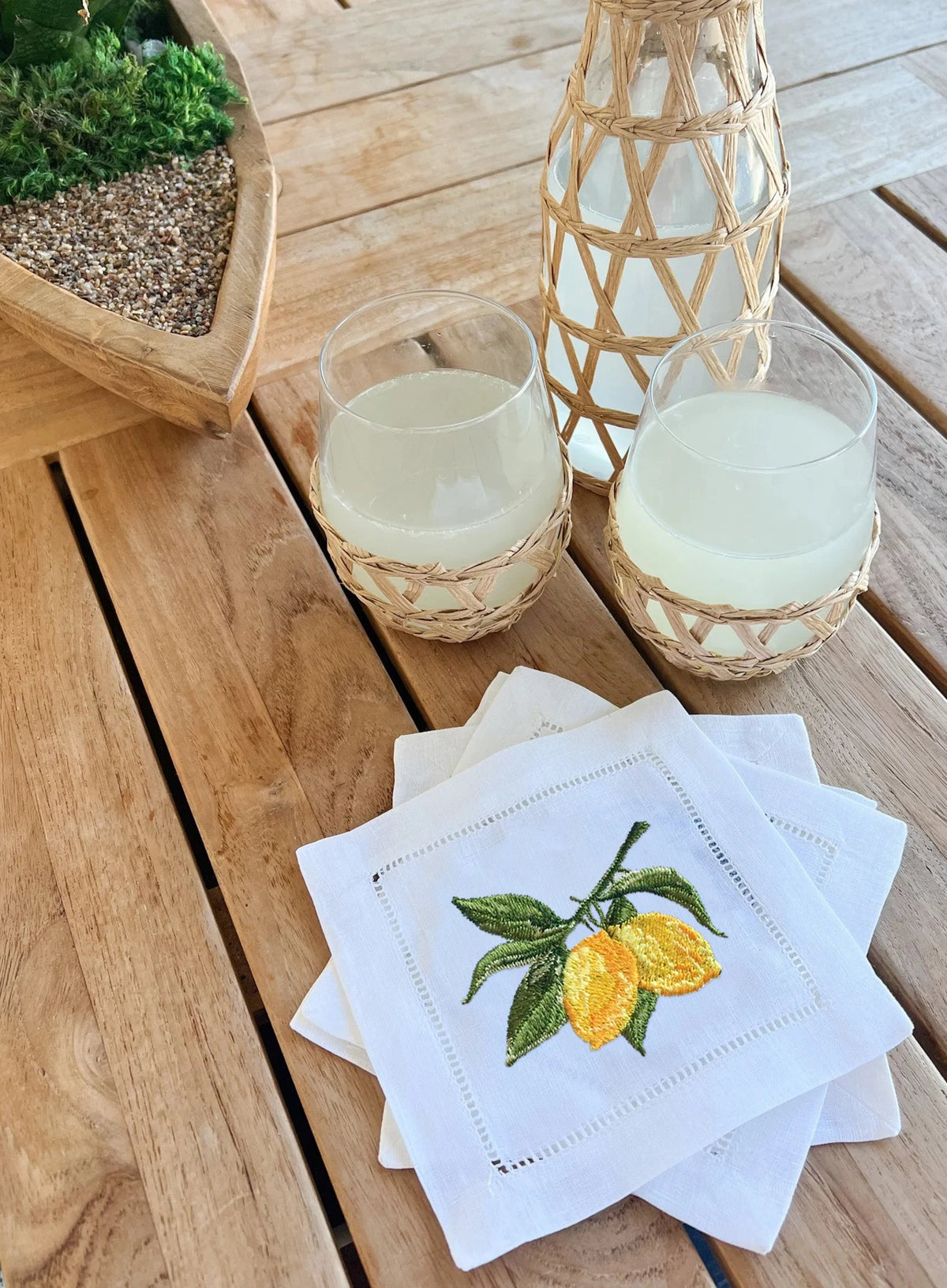 Limone napkin with a drink