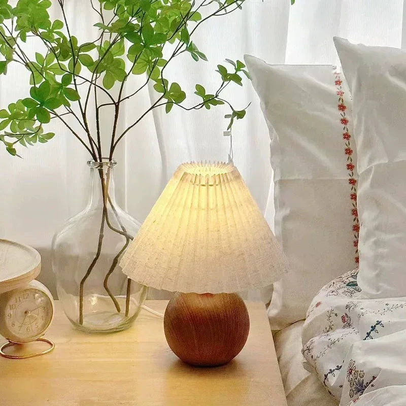 Noce lamp with greenery
