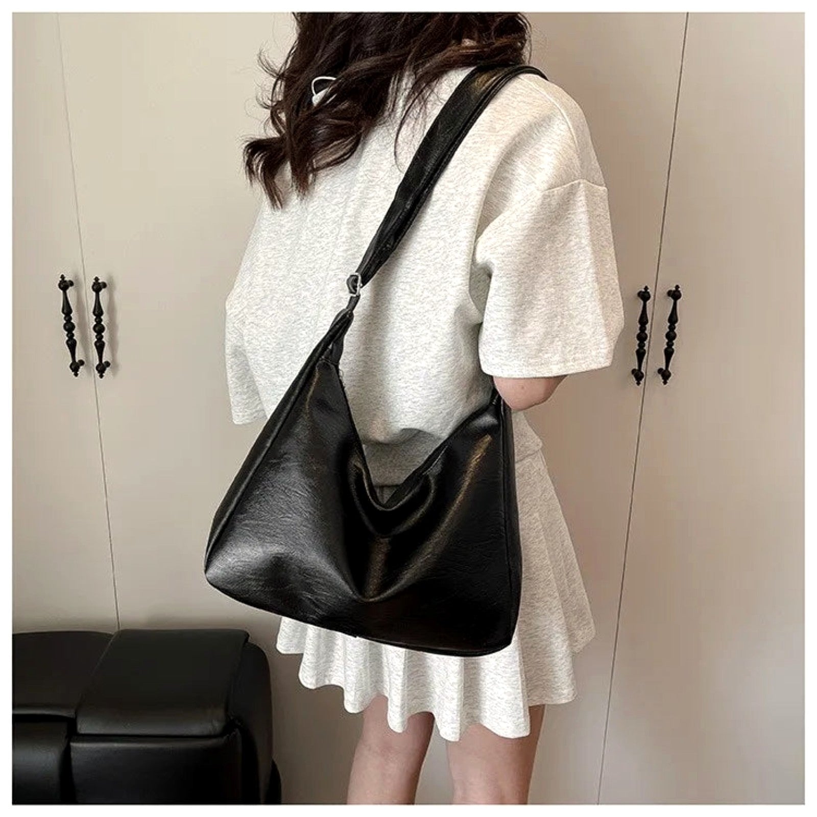 Noemi Soft Everyday Shoulder Bag in Black