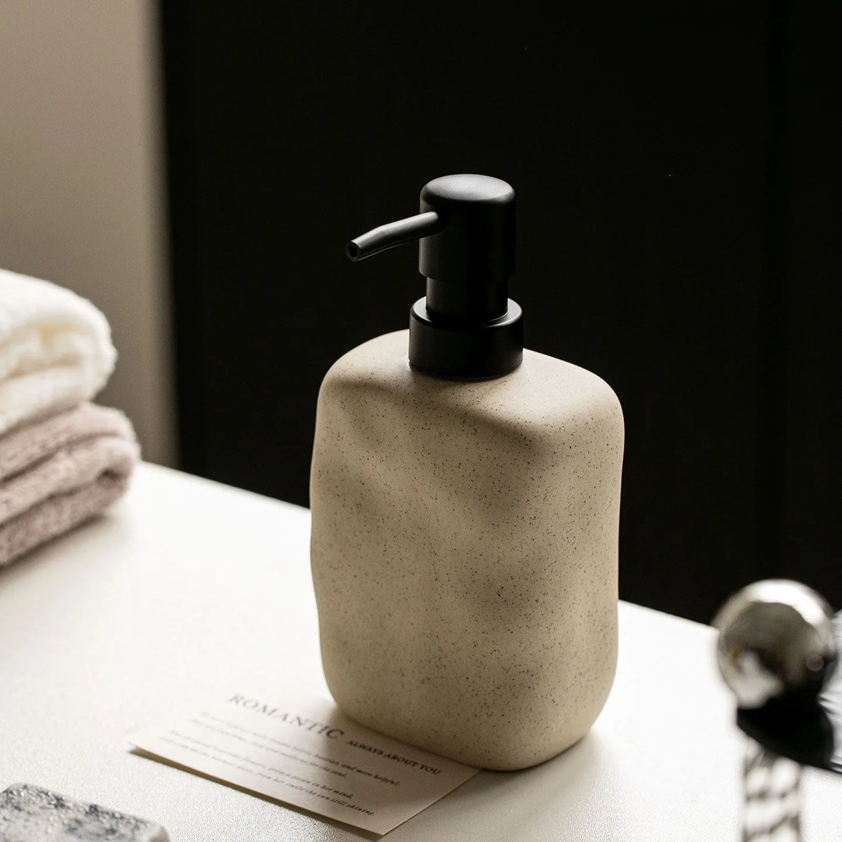 Pietra dispenser close-up