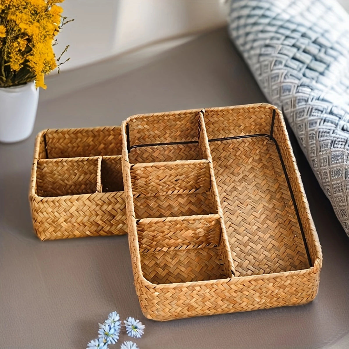 Positano seagrass tray with compartments