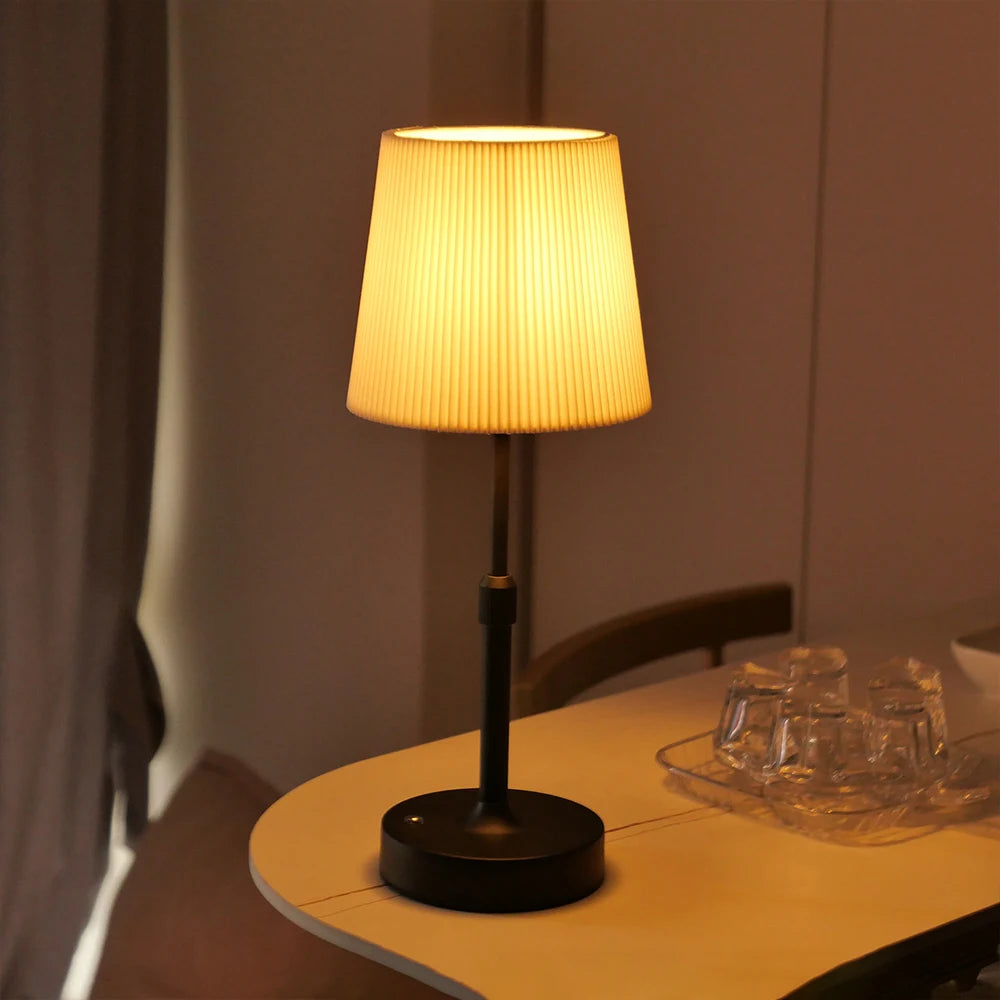 Riviera lamp with a black base
