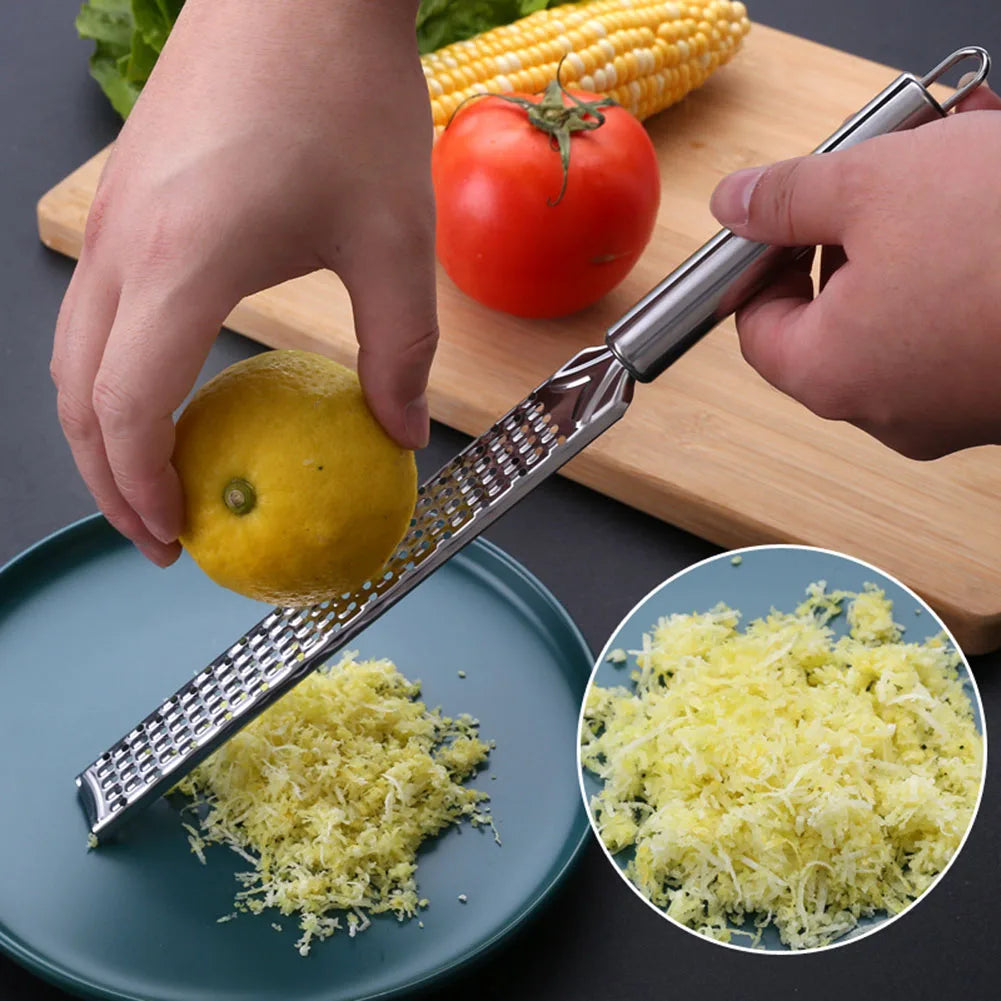 Zesting a lemon with Scorza
