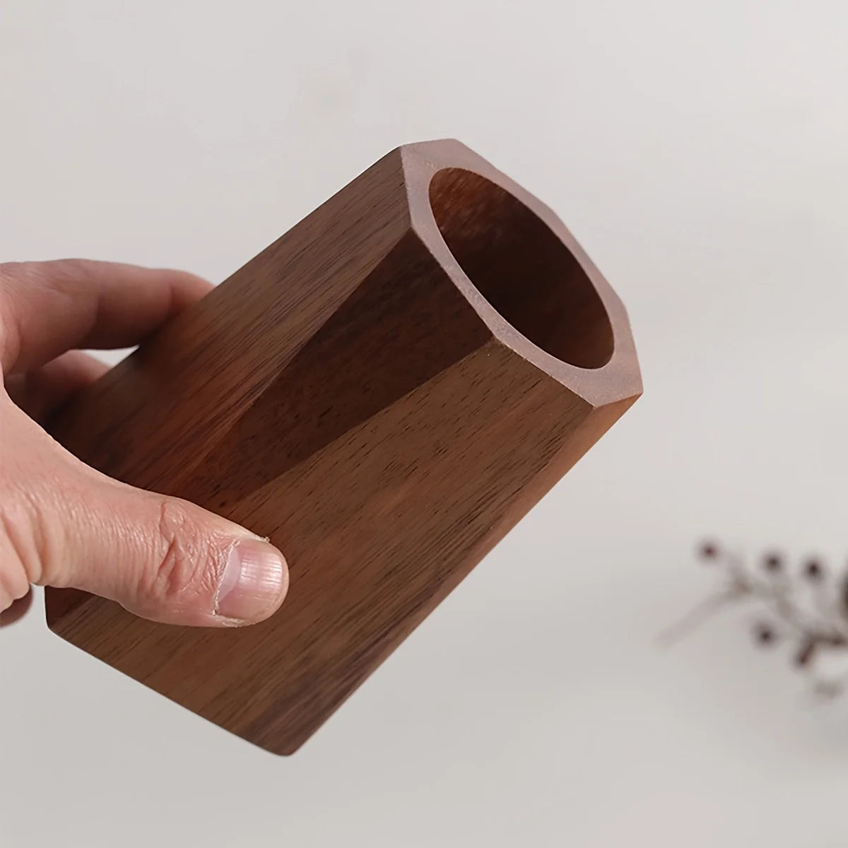 Scrittoio pen holder in hand