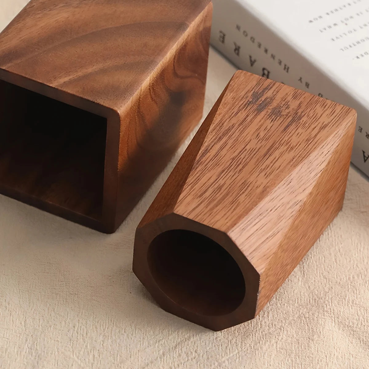 Scrittoio walnut wood grain