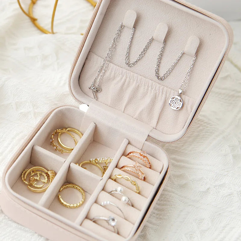 Viaggio interior with ring rolls